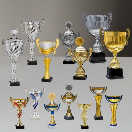 Klassische Henkelpokale aus Metall in Gold und Silber für Sportwettkämpfe, Turniere und Vereinsauszeichnungen