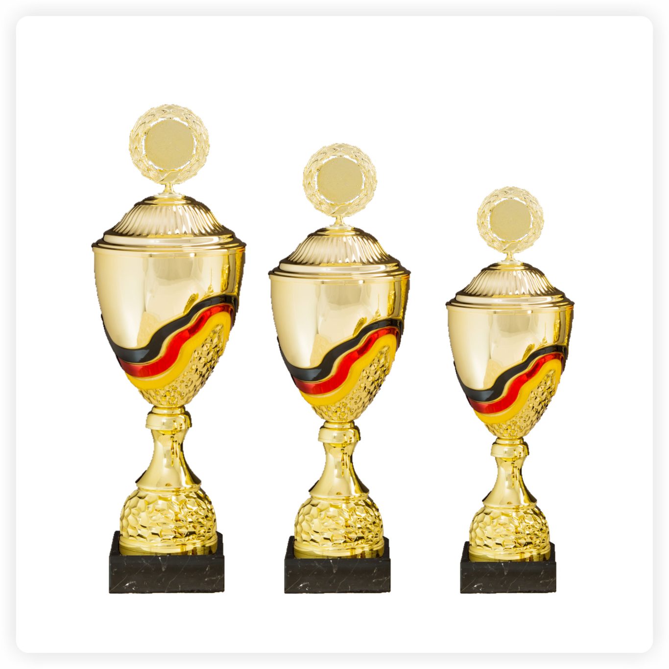 Pokale Deutschlandfarben Goldene Pokale mit schwarz-rot-goldenem Designelement in verschiedenen Größen